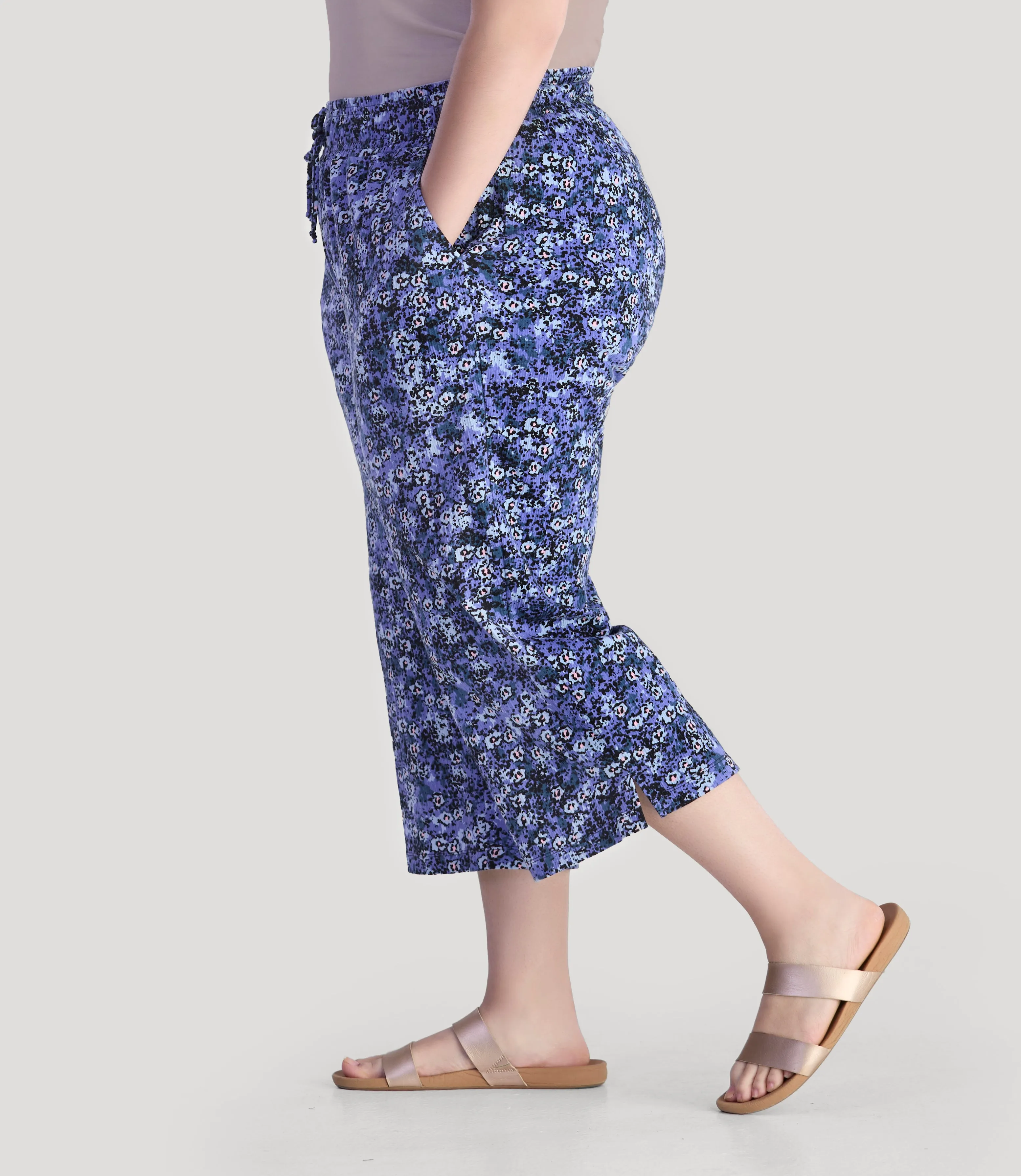 EZ Style Cottons Pocketed Capris Blue Meadow Print