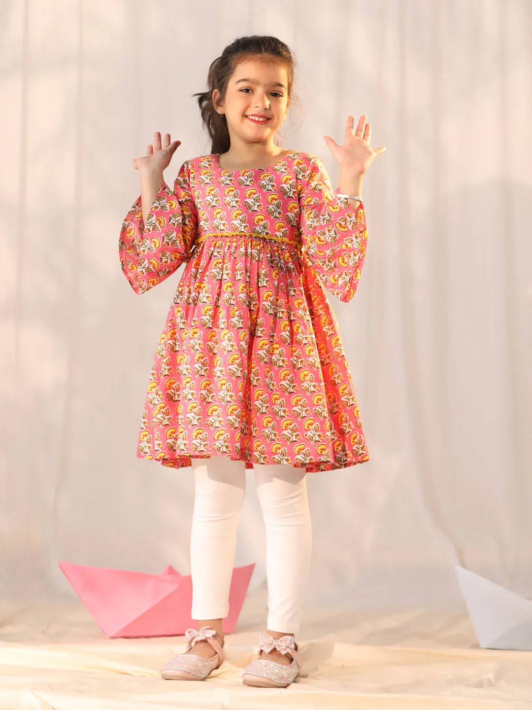 Jashvi Girls' Pink and White Kurta Leggings Set