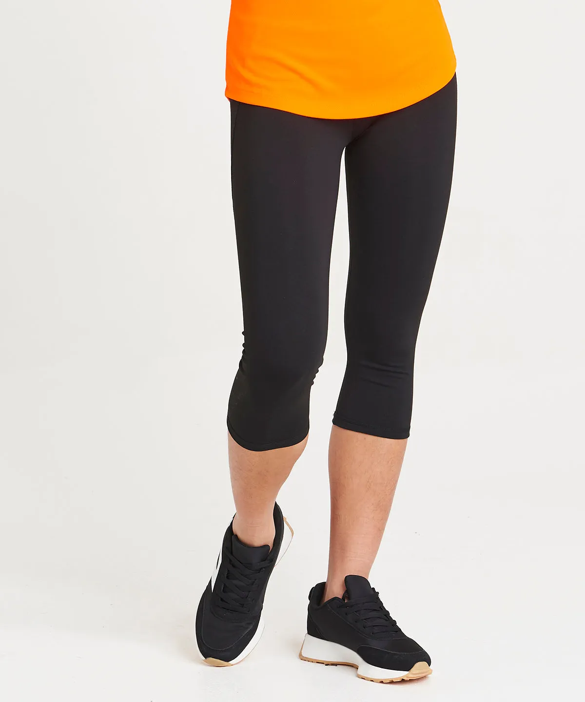 Jet Black - Women's cool capri