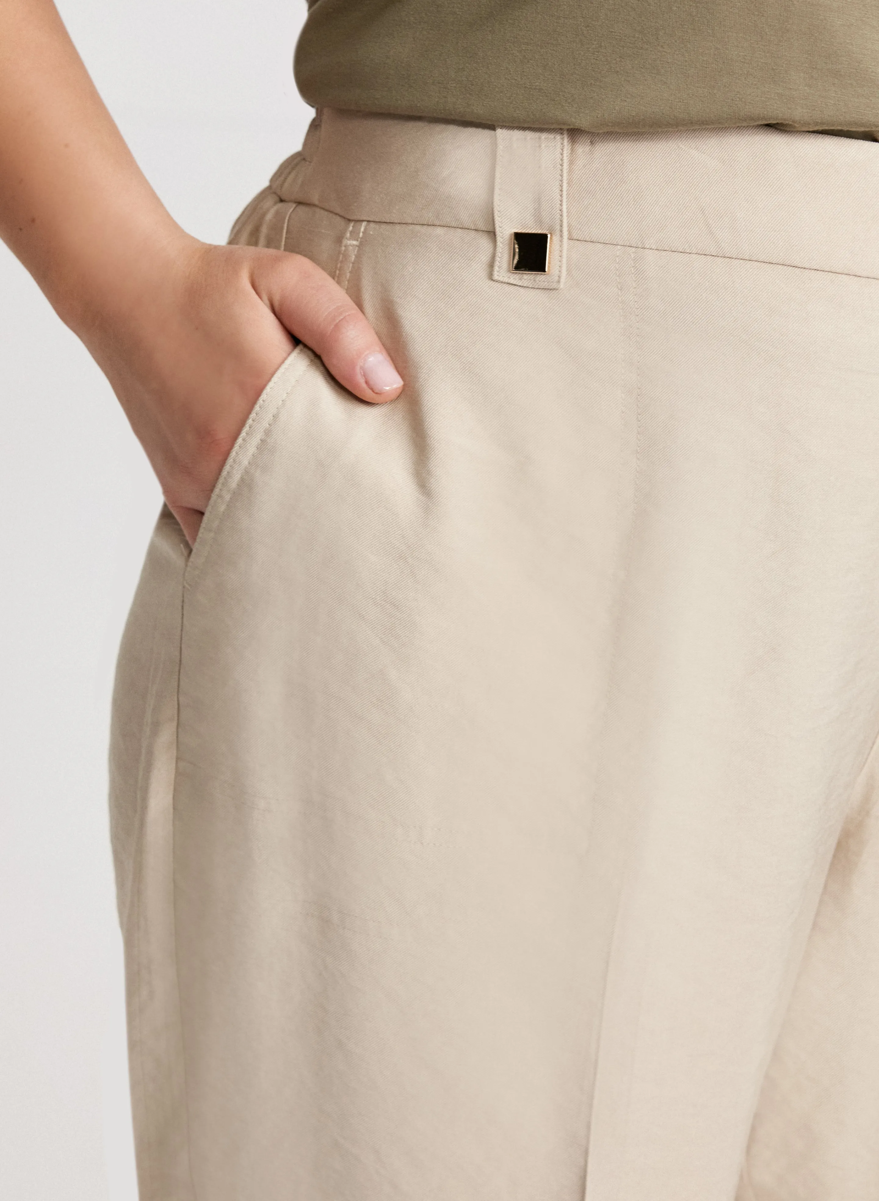 Pull-On Straight Leg Capris